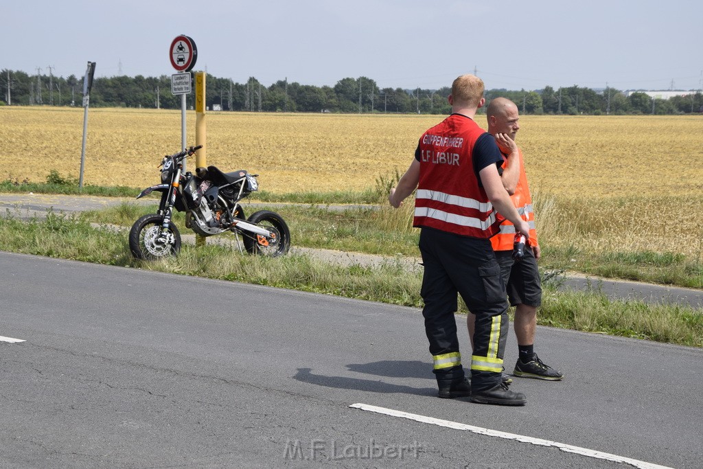 Schwerer Krad Pkw Unfall Koeln Porz Libur Liburer Landstr (Krad Fahrer nach Tagen verstorben) P032.JPG - Miklos Laubert